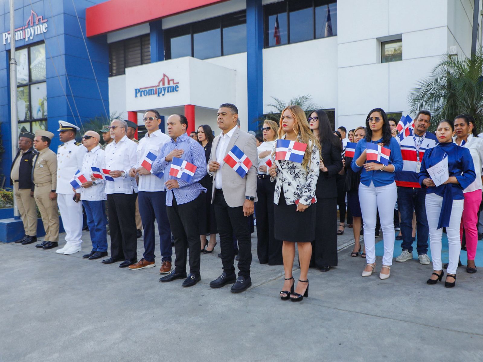 Promipyme realiza izamiento Bandera en honor al Mes de la Patria